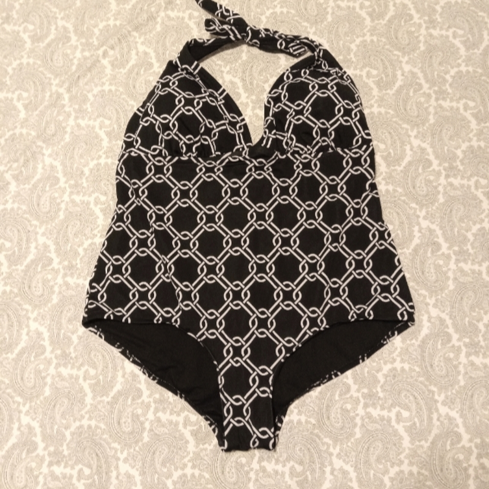 Catalina Black & White Chainlink Design Halter Neck 1 PC Swimsuit Wms 2X 18W